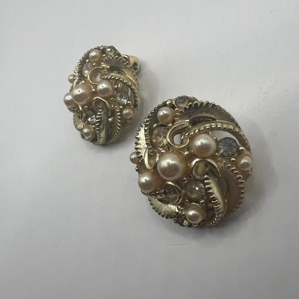 Vintage‎ Clip On Round Earrings Rhinestone and Faux Pearl Gold Tone